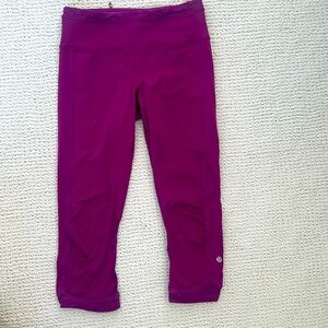 Lululemon Cropped Leggings Size 4 Magenta/Plum